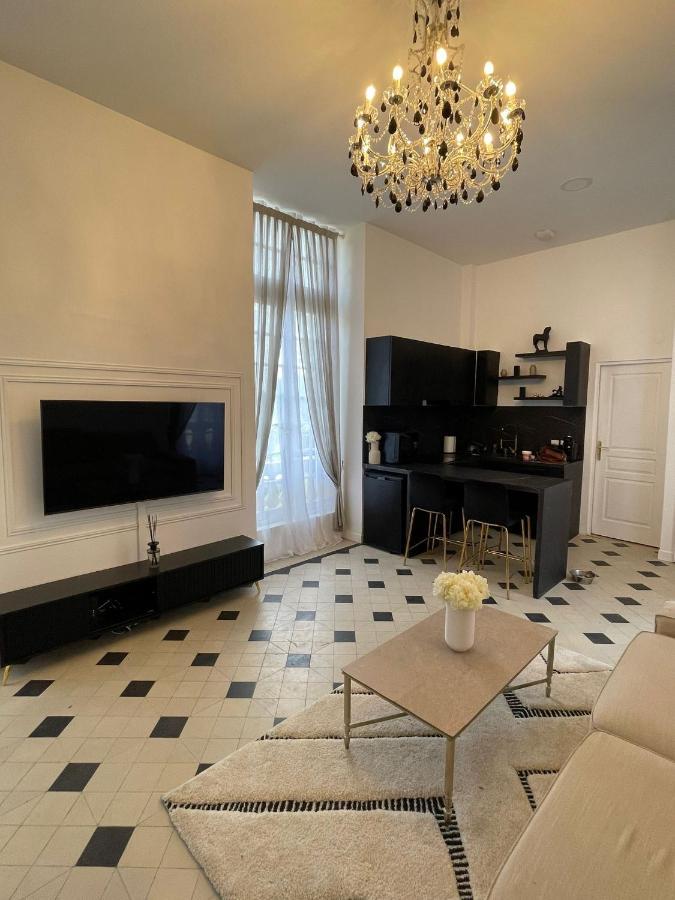 Romantique Jacuzzi, Au Chateau A 30 Min De Paris Apartment Limay Екстериор снимка